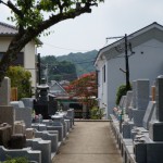 北鎌倉駅と山々を向こうに